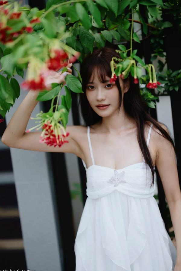    惠宁 - 富锦街清新气质写真，白色吊带长裙文艺少女，静谧时光优雅随拍 [93P]第85张图片