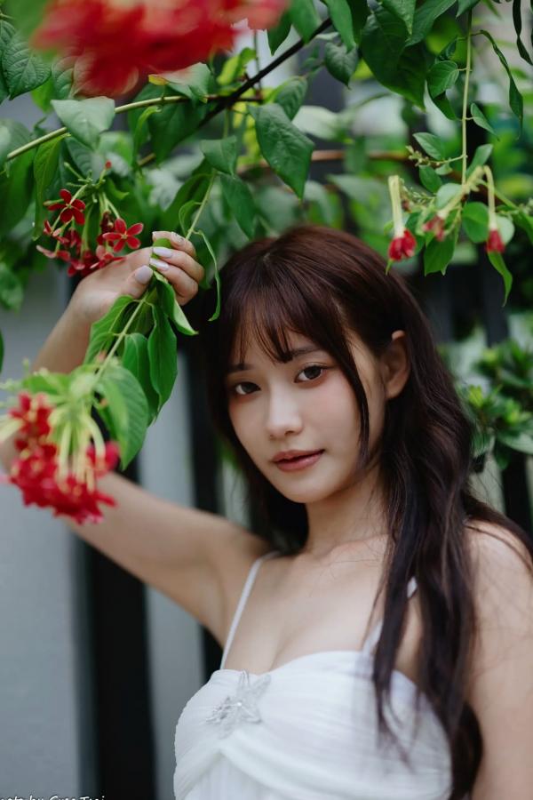   惠宁 - 富锦街清新气质写真，白色吊带长裙文艺少女，静谧时光优雅随拍 [93P]第86张图片