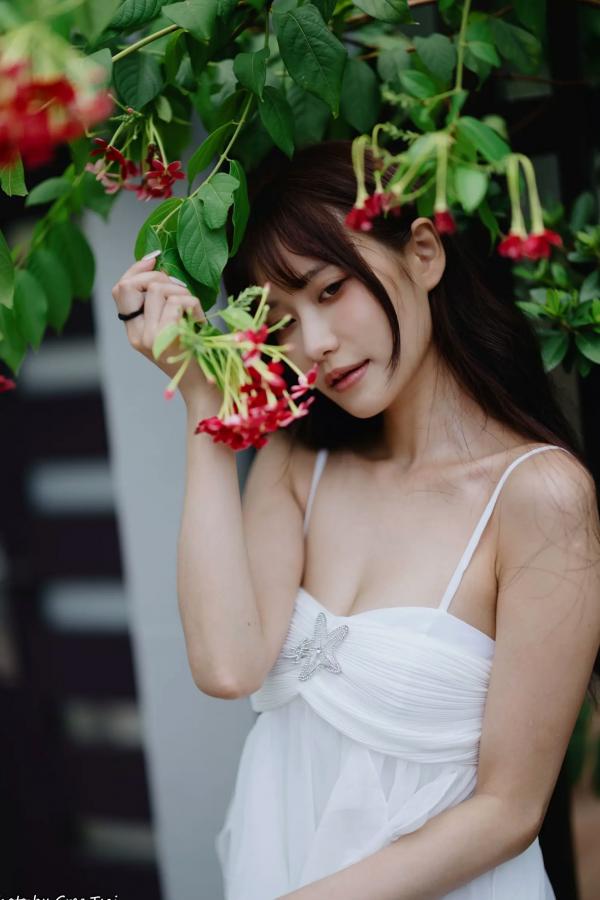    惠宁 - 富锦街清新气质写真，白色吊带长裙文艺少女，静谧时光优雅随拍 [93P]第88张图片