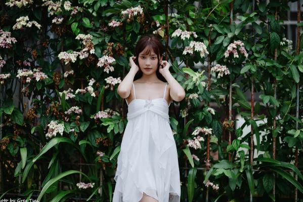    惠宁 - 富锦街清新气质写真，白色吊带长裙文艺少女，静谧时光优雅随拍 [93P]第89张图片