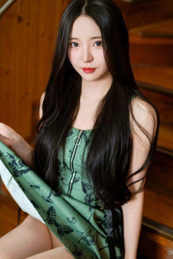    Yeolmu 居家室内私房写真，楼梯与厨房场景下的清新甜美大尺度诱惑，极致白嫩身姿高清套图第7张图片