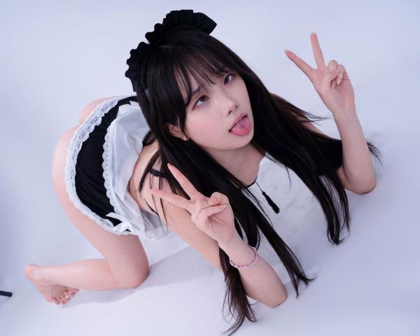    韩国美女BAEK-SUL-TANG私人女仆装写真，清纯面孔与火辣身材的极致碰撞，感受极品制服诱惑与迷人诱惑力第11张图片