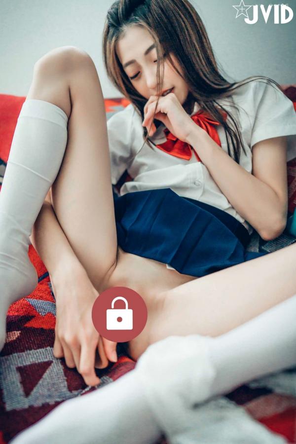    JVID-妍妍《校服诱惑》极品私房写真-同母異父兄妹相姦-2021.04.27第3张图片