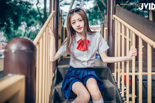    JVID-妍妍《校服诱惑》极品私房写真-同母異父兄妹相姦-2021.04.27第22张图片
