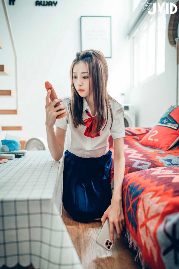    JVID-妍妍《校服诱惑》极品私房写真-同母異父兄妹相姦-2021.04.27第42张图片
