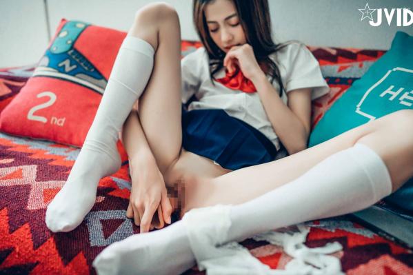    JVID-妍妍《校服诱惑》极品私房写真-同母異父兄妹相姦-2021.04.27第75张图片