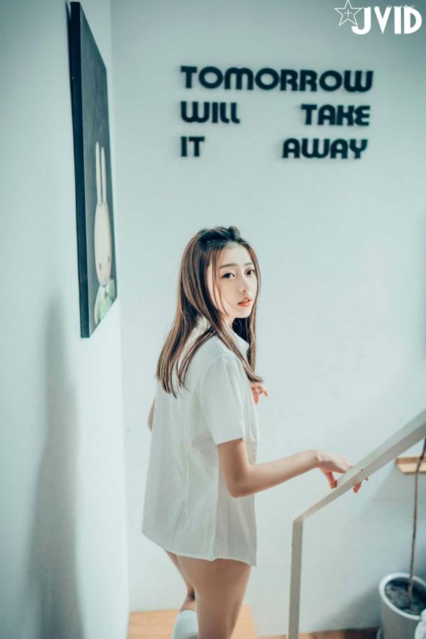    JVID-妍妍《校服诱惑》极品私房写真-同母異父兄妹相姦-2021.04.27第84张图片
