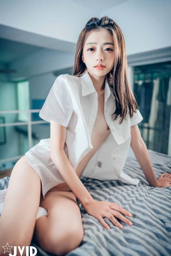    JVID-妍妍《校服诱惑》极品私房写真-同母異父兄妹相姦-2021.04.27第116张图片
