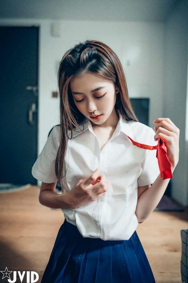    JVID-妍妍《校服诱惑》极品私房写真-同母異父兄妹相姦-2021.04.27第118张图片