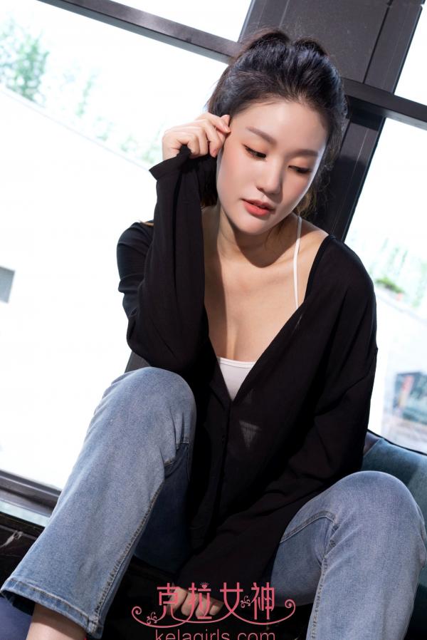    KelaGirls克拉女神-2019.04.22-宋黛-《超低腰牛仔》露背装性感私房照第3张图片