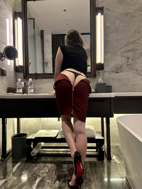    可可西yyy - 神秘面具蒙面女侠系列，红色包臀裙私房写真，极致性感高跟鞋诱惑套图第4张图片