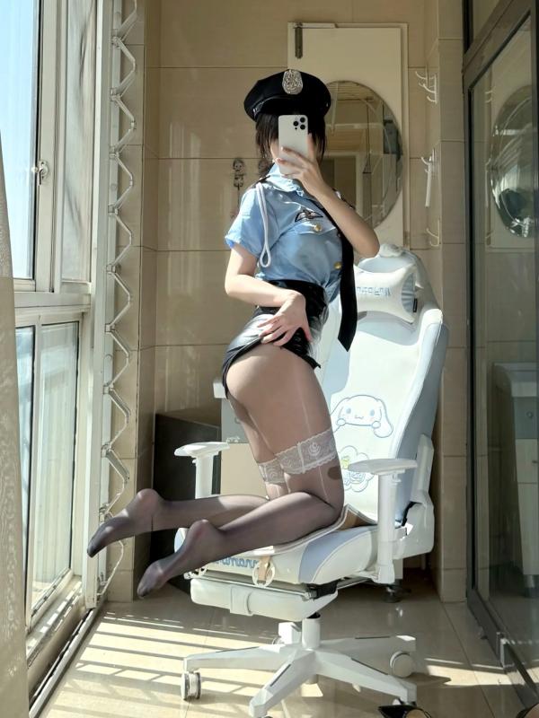   不可爱羚 – 警花制服诱惑cosplay，黑丝美腿高跟鞋室内阳光写真 [48P]第7张图片