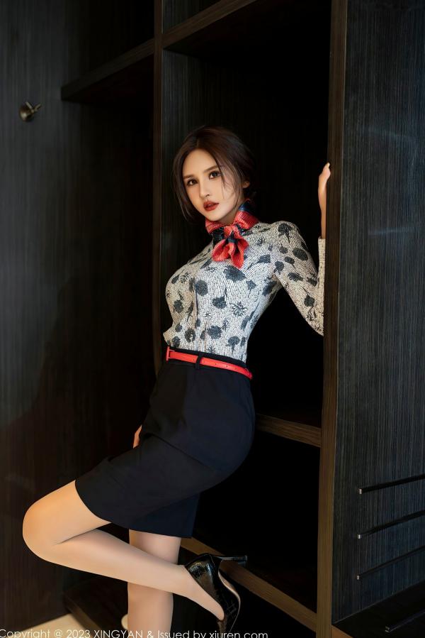    XingYan星颜社-219-Emily尹菲：制服诱惑与黑色内衣的极致碰撞，职场女管家装束下的私房大尺度美学，完美肉丝比例展现顶级女神魅力第6张图片