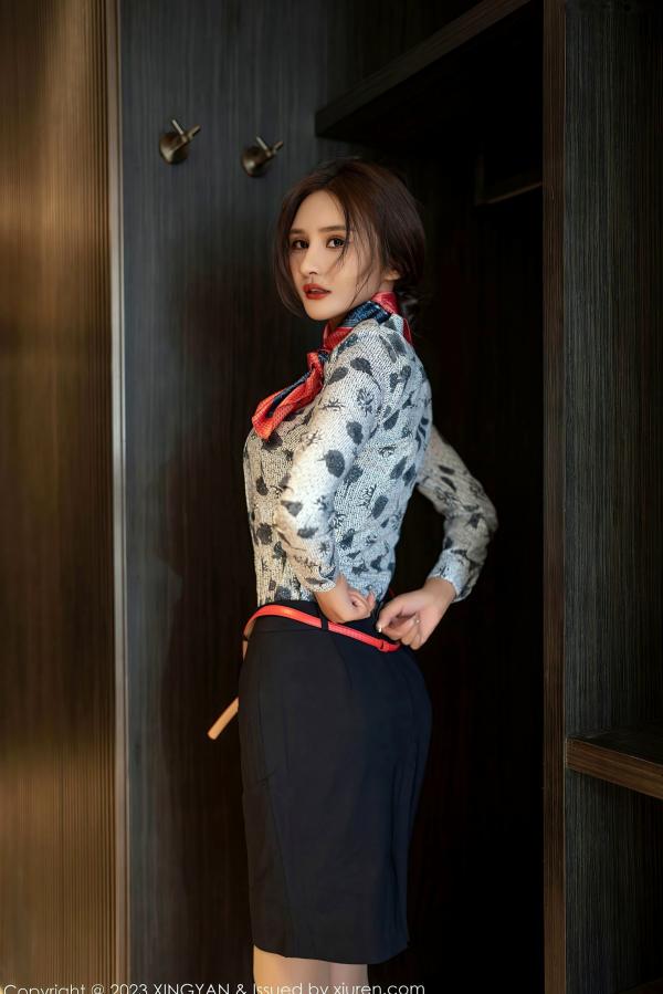    XingYan星颜社-219-Emily尹菲：制服诱惑与黑色内衣的极致碰撞，职场女管家装束下的私房大尺度美学，完美肉丝比例展现顶级女神魅力第19张图片