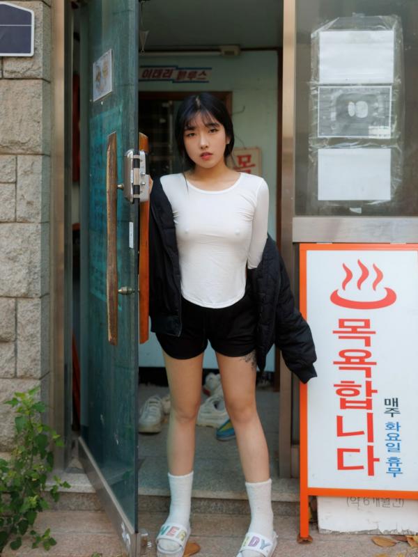    韩国美女SonSon私房写真：浴室湿身泡泡浴与泳池诱惑，大尺度桑拿房时间暂停视觉盛宴第2张图片