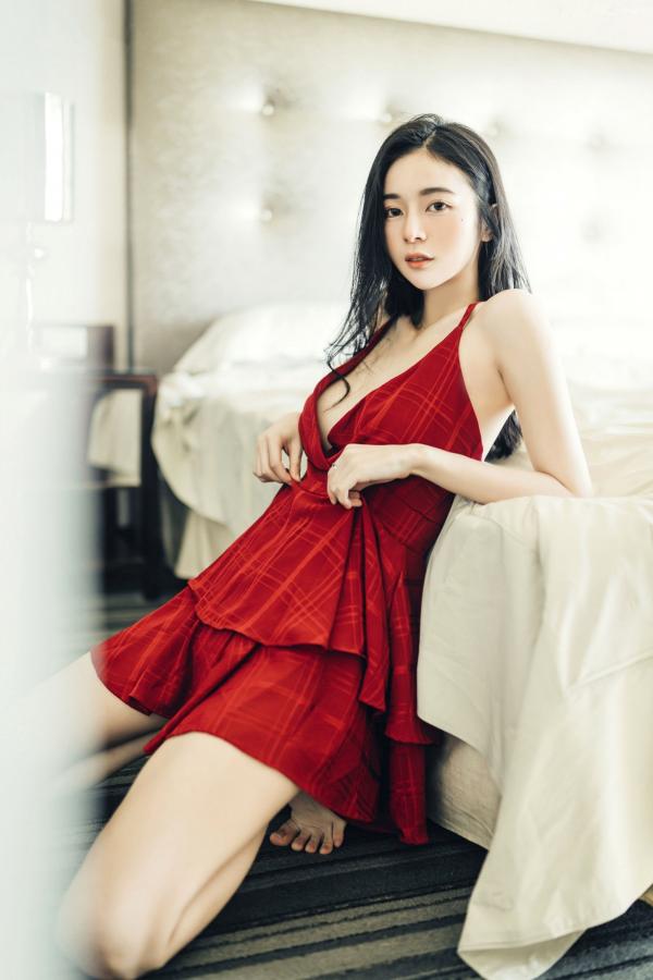    JVID-辰辰-我的女友这一次有点色有点甜-浴室湿身私房写真-透明罩衫黑丝极致诱惑-2022.04.05第6张图片