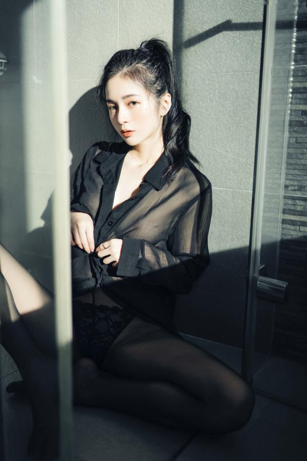    JVID-辰辰-我的女友这一次有点色有点甜-浴室湿身私房写真-透明罩衫黑丝极致诱惑-2022.04.05第35张图片