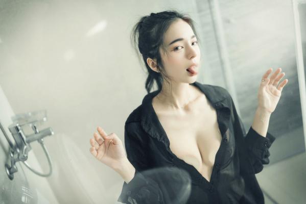    JVID-辰辰-我的女友这一次有点色有点甜-浴室湿身私房写真-透明罩衫黑丝极致诱惑-2022.04.05第41张图片