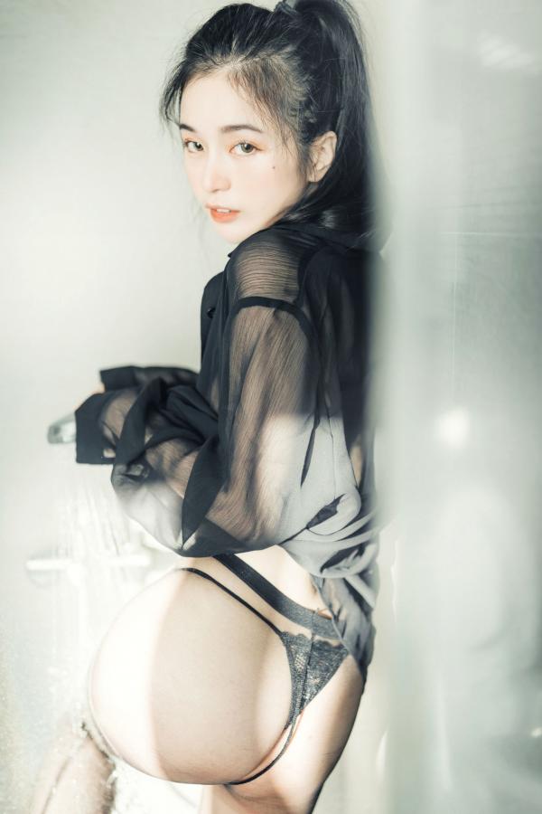    JVID-辰辰-我的女友这一次有点色有点甜-浴室湿身私房写真-透明罩衫黑丝极致诱惑-2022.04.05第46张图片