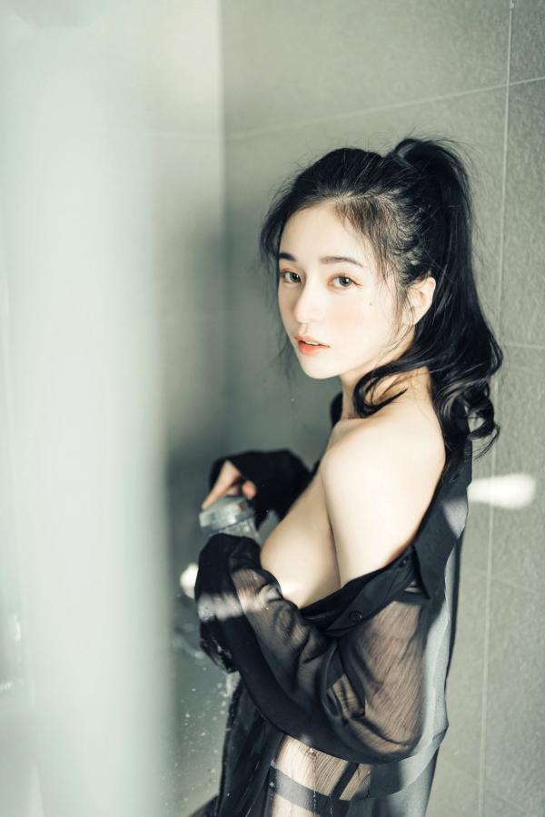    JVID-辰辰-我的女友这一次有点色有点甜-浴室湿身私房写真-透明罩衫黑丝极致诱惑-2022.04.05第50张图片