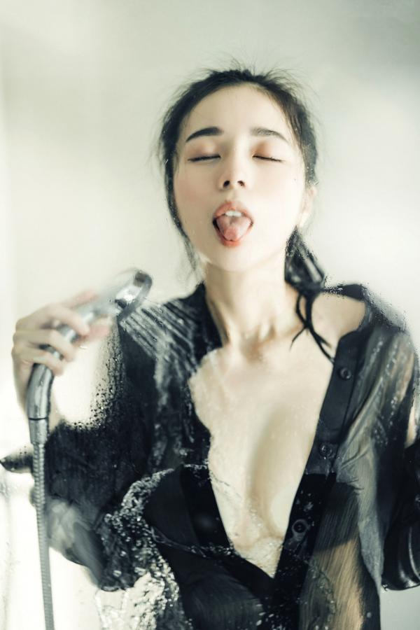    JVID-辰辰-我的女友这一次有点色有点甜-浴室湿身私房写真-透明罩衫黑丝极致诱惑-2022.04.05第60张图片