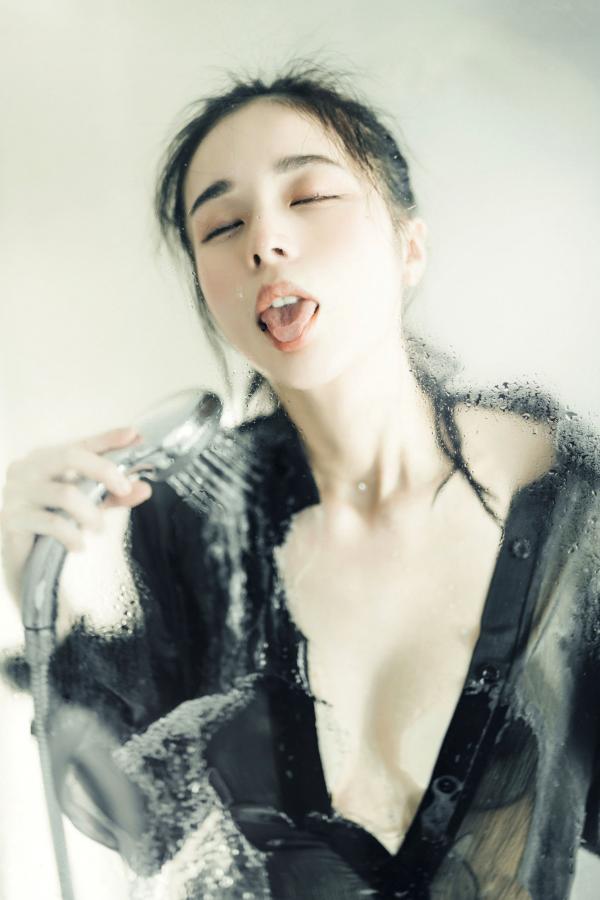    JVID-辰辰-我的女友这一次有点色有点甜-浴室湿身私房写真-透明罩衫黑丝极致诱惑-2022.04.05第61张图片