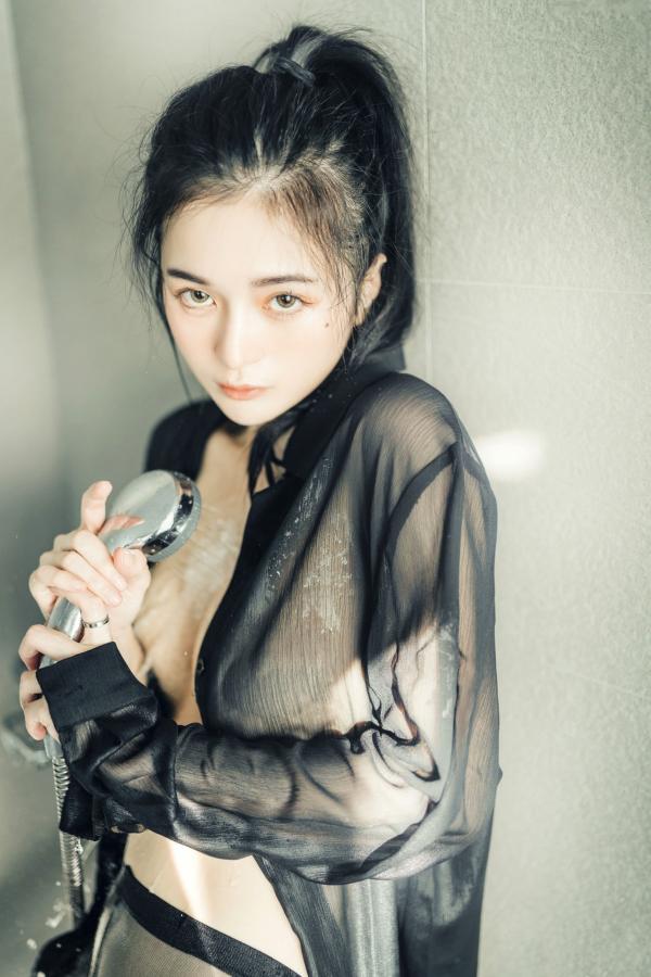   JVID-辰辰-我的女友这一次有点色有点甜-浴室湿身私房写真-透明罩衫黑丝极致诱惑-2022.04.05第64张图片