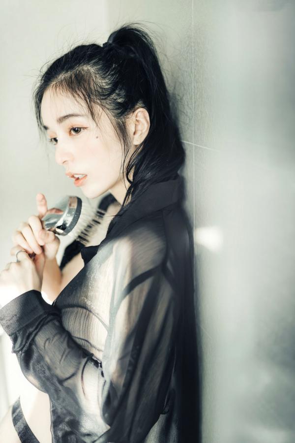    JVID-辰辰-我的女友这一次有点色有点甜-浴室湿身私房写真-透明罩衫黑丝极致诱惑-2022.04.05第65张图片