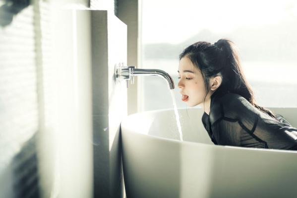    JVID-辰辰-我的女友这一次有点色有点甜-浴室湿身私房写真-透明罩衫黑丝极致诱惑-2022.04.05第72张图片