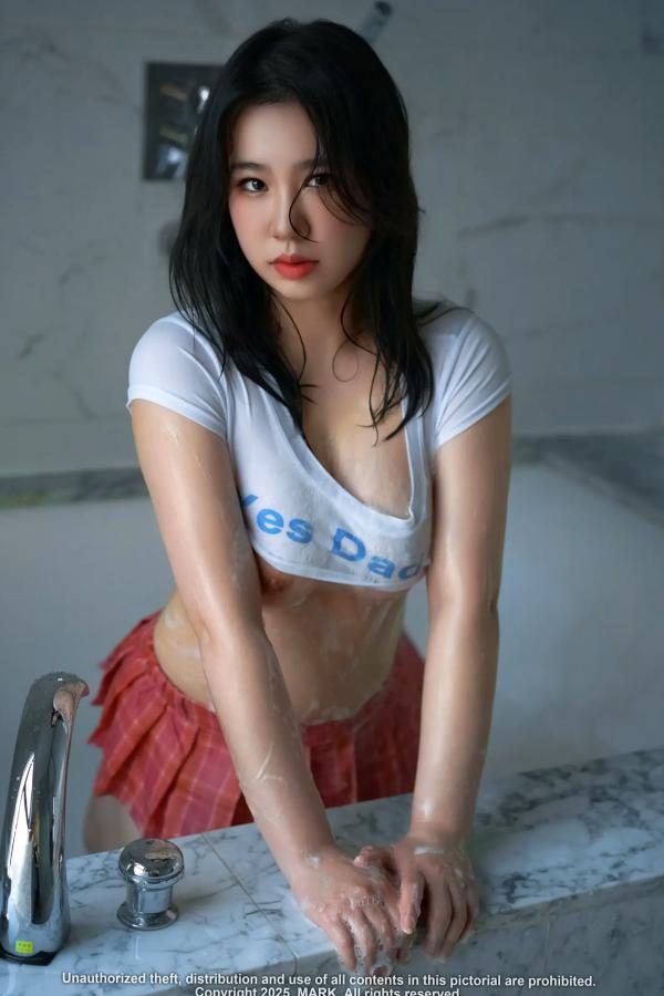    [MARK] JENN 浴室湿身诱惑：清纯与野性的碰撞，极品女神湿身私房大尺度写真集 [81P]第61张图片