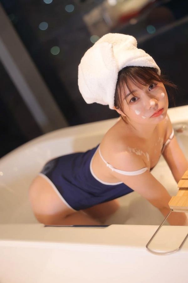    绾绾么 - 泡泡浴私房套图，浴室湿身诱惑，性感连体泳衣展现曼妙身材，纯欲风魅力写真 [141P]第94张图片