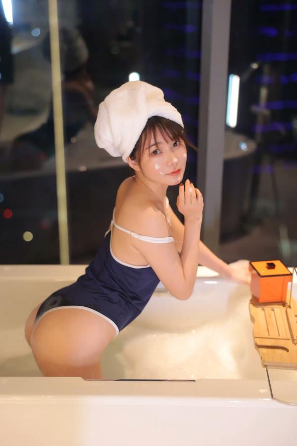    绾绾么 - 泡泡浴私房套图，浴室湿身诱惑，性感连体泳衣展现曼妙身材，纯欲风魅力写真 [141P]第95张图片