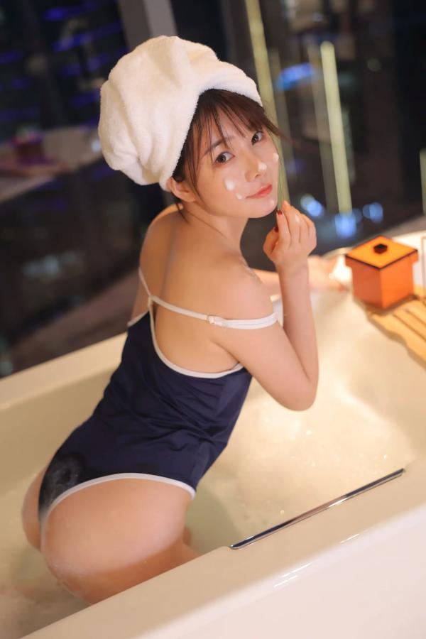    绾绾么 - 泡泡浴私房套图，浴室湿身诱惑，性感连体泳衣展现曼妙身材，纯欲风魅力写真 [141P]第97张图片