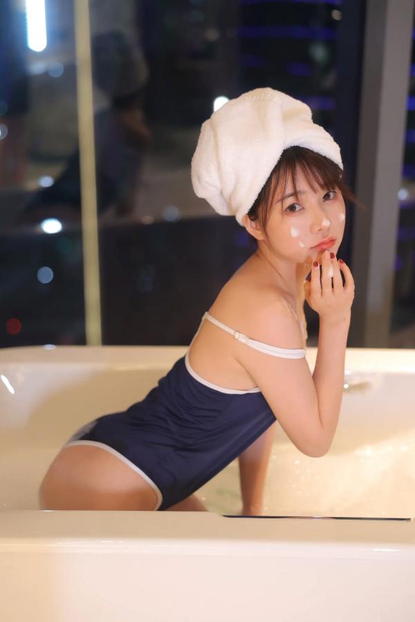    绾绾么 - 泡泡浴私房套图，浴室湿身诱惑，性感连体泳衣展现曼妙身材，纯欲风魅力写真 [141P]第100张图片