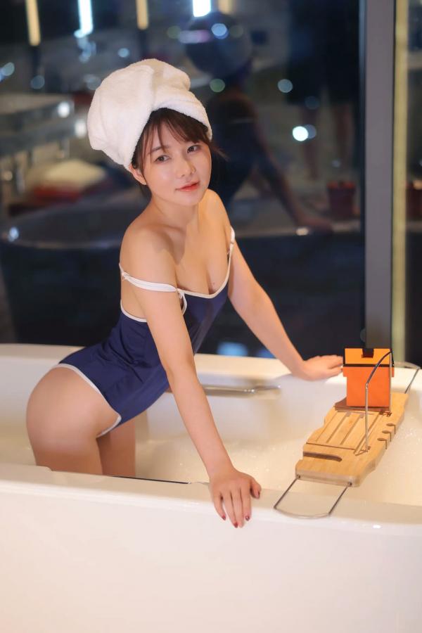    绾绾么 - 泡泡浴私房套图，浴室湿身诱惑，性感连体泳衣展现曼妙身材，纯欲风魅力写真 [141P]第112张图片