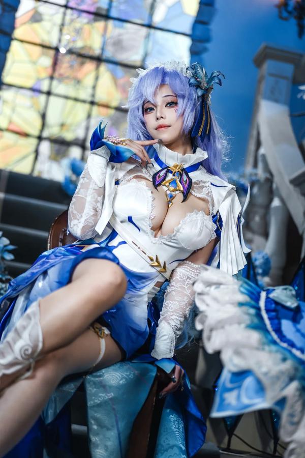    蜜汁猫裘 - 鸣潮坎特蕾拉Cosplay极致诱惑，梦幻华丽服装与性感写真呈现，高颜值还原游戏角色第29张图片