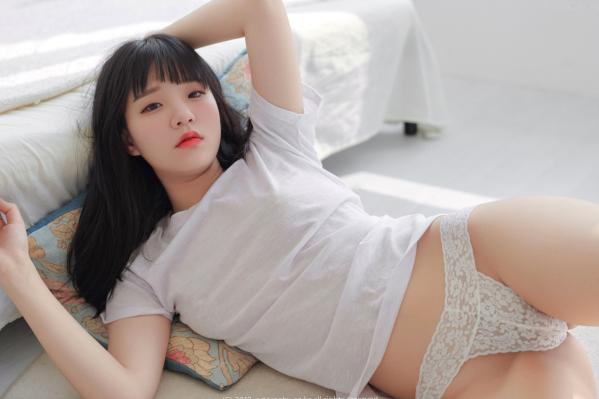    韩国美女Jenny 정제니 ARTGRAVIA_057：明亮闺房纯欲私房写真，蕾丝内衣与慵懒白T的极致诱惑第7张图片