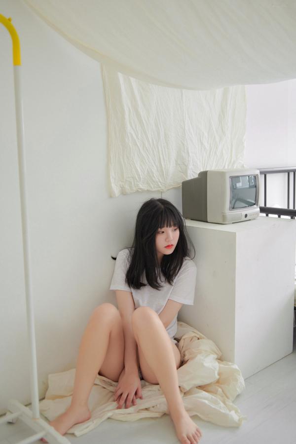    韩国美女Jenny 정제니 ARTGRAVIA_057：明亮闺房纯欲私房写真，蕾丝内衣与慵懒白T的极致诱惑第13张图片
