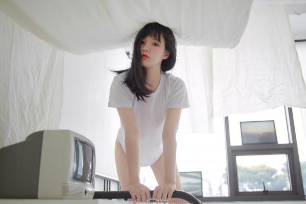    韩国美女Jenny 정제니 ARTGRAVIA_057：明亮闺房纯欲私房写真，蕾丝内衣与慵懒白T的极致诱惑第19张图片