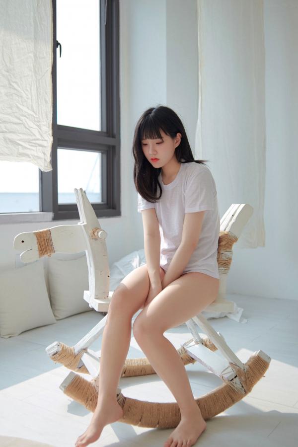    韩国美女Jenny 정제니 ARTGRAVIA_057：明亮闺房纯欲私房写真，蕾丝内衣与慵懒白T的极致诱惑第42张图片