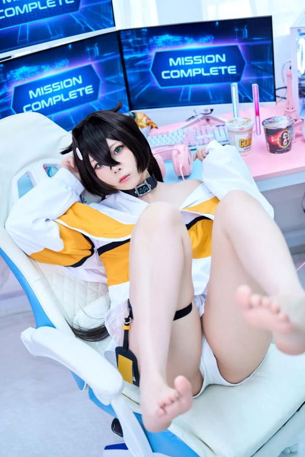    Maou Mo魔王莫 - 居家唯美镜面自拍，短发少女慵懒私房写真，美腿足部特写第2张图片