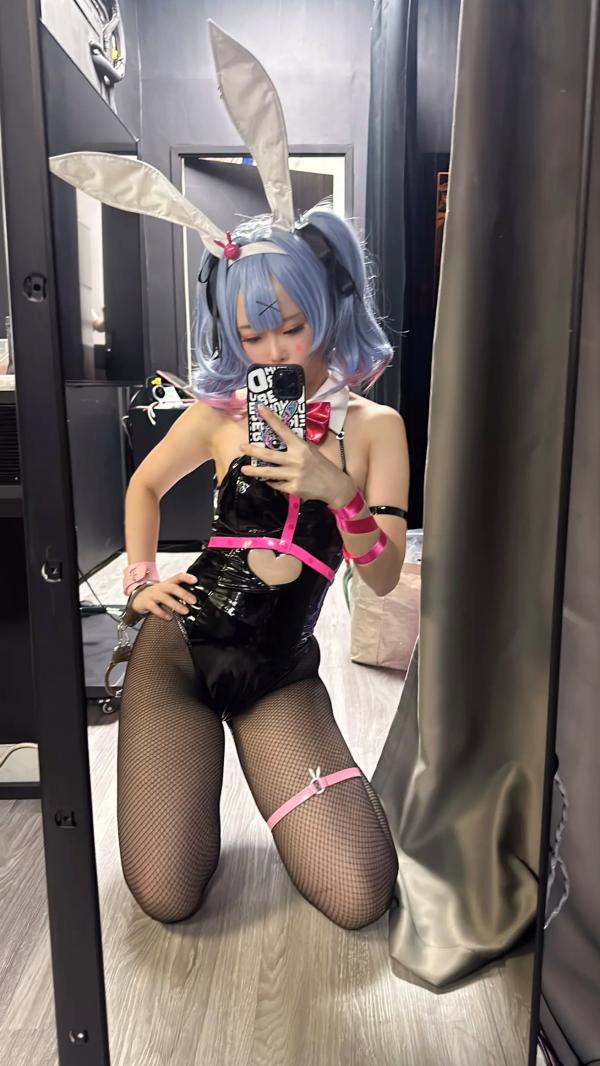    Maou Mo - Rabbit Miku 兔女郎角色扮演写真，漆皮连体装配渔网袜，绝美镜面自拍，性感二次元少女风主题 [57P]第22张图片