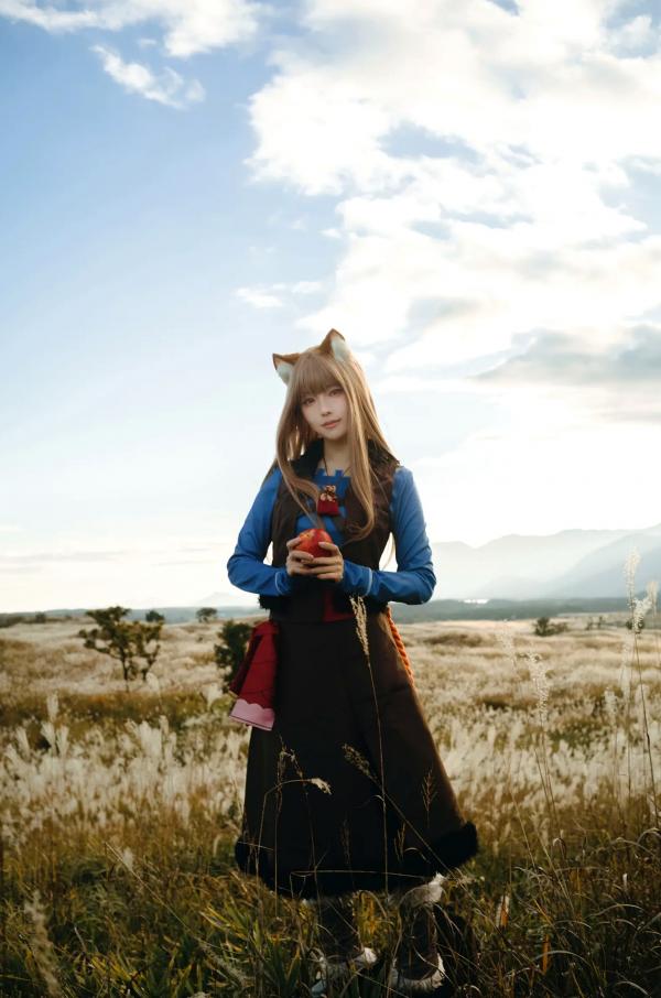    Ely_eee(ElyEE子) - Soft Glow 狼與暖陽：户外芒草丛中的治愈系狼少女Cosplay写真 [52P]第16张图片