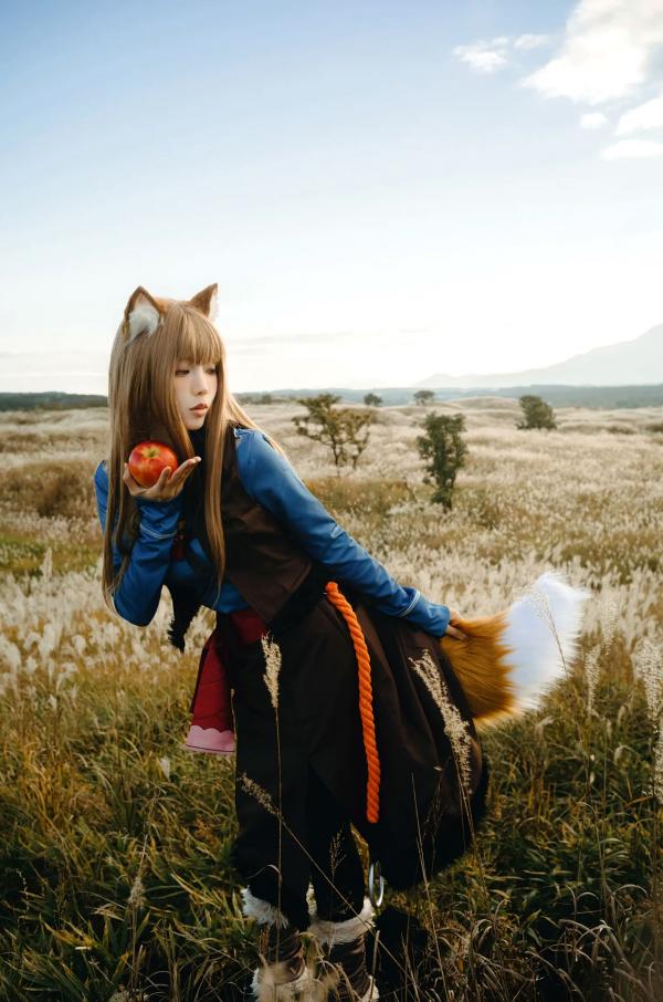    Ely_eee(ElyEE子) - Soft Glow 狼與暖陽：户外芒草丛中的治愈系狼少女Cosplay写真 [52P]第17张图片