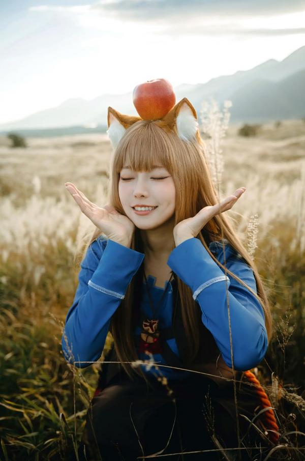    Ely_eee(ElyEE子) - Soft Glow 狼與暖陽：户外芒草丛中的治愈系狼少女Cosplay写真 [52P]第22张图片