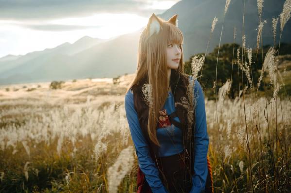    Ely_eee(ElyEE子) - Soft Glow 狼與暖陽：户外芒草丛中的治愈系狼少女Cosplay写真 [52P]第27张图片