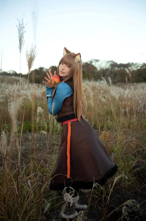   Ely_eee(ElyEE子) - Soft Glow 狼與暖陽：户外芒草丛中的治愈系狼少女Cosplay写真 [52P]第30张图片
