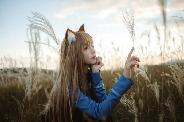    Ely_eee(ElyEE子) - Soft Glow 狼與暖陽：户外芒草丛中的治愈系狼少女Cosplay写真 [52P]第37张图片