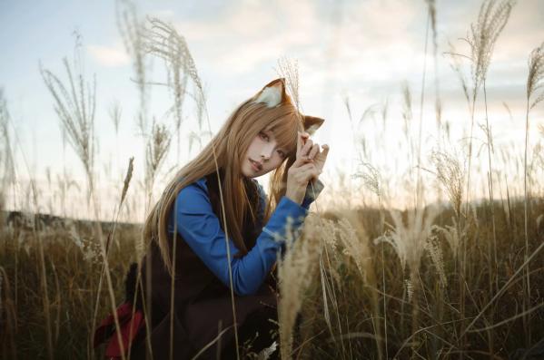    Ely_eee(ElyEE子) - Soft Glow 狼與暖陽：户外芒草丛中的治愈系狼少女Cosplay写真 [52P]第41张图片