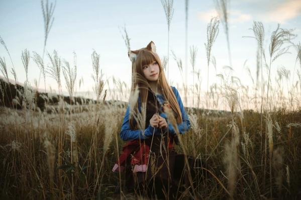    Ely_eee(ElyEE子) - Soft Glow 狼與暖陽：户外芒草丛中的治愈系狼少女Cosplay写真 [52P]第45张图片